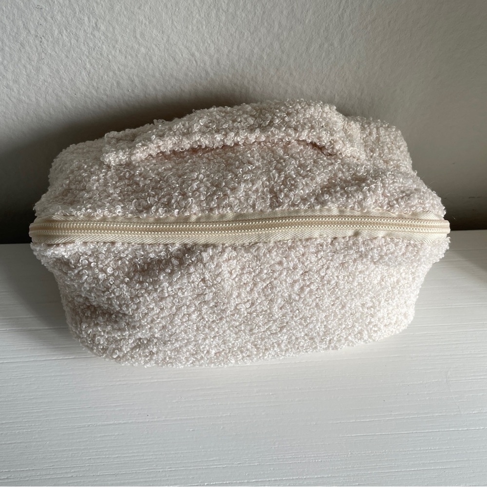 Target Bullseye’s Playground Sherpa Cosmetic Bag | NWOT